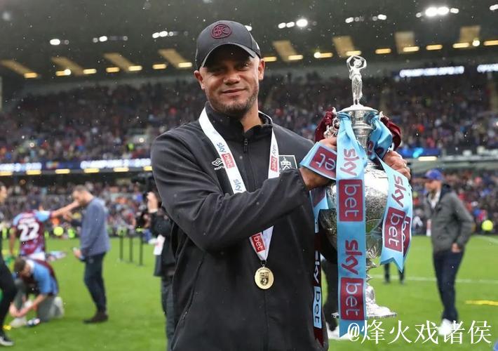 官方：拜仁主帅孔帕尼当选比利时年度最佳教练