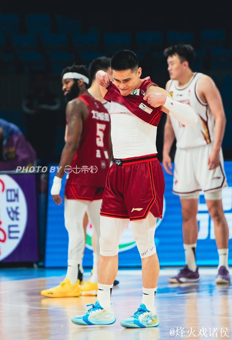 陈盈骏17分首钢负天津 李添荣27分上海胜吉林 陈盈骏17分首钢负天津 李添荣27分上海胜吉林