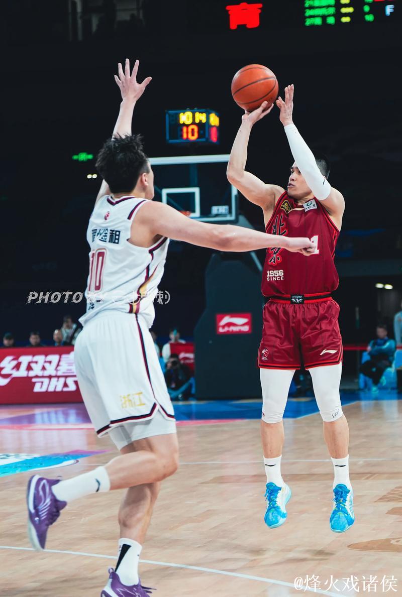 陈盈骏17分首钢负天津 李添荣27分上海胜吉林 陈盈骏17分首钢负天津 李添荣27分上海胜吉林